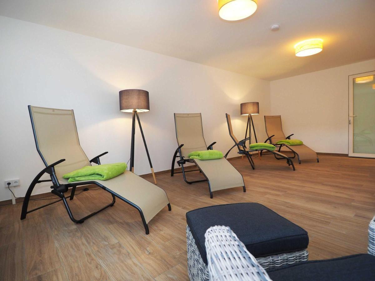 Appartement "Mondstein" Mit Penthouseflair - Oase Am Haff Garz  エクステリア 写真